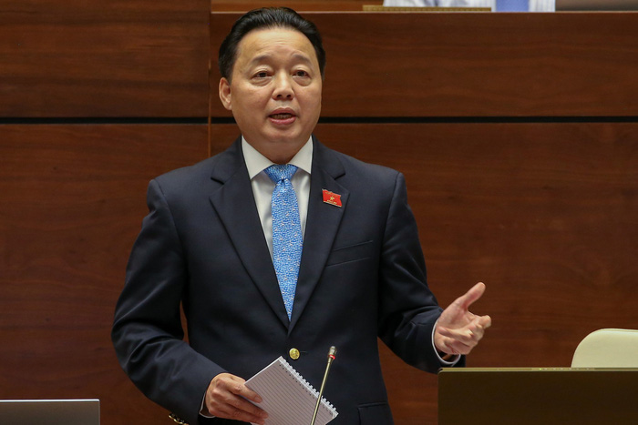 Bộ[-]trưởng[-]Trần[-]Hồng[-]Hà:[-]"Thấy[-]người[-]nước[-]ngoài[-]mua[-]đất[-]thì[-]báo[-]tôi"
